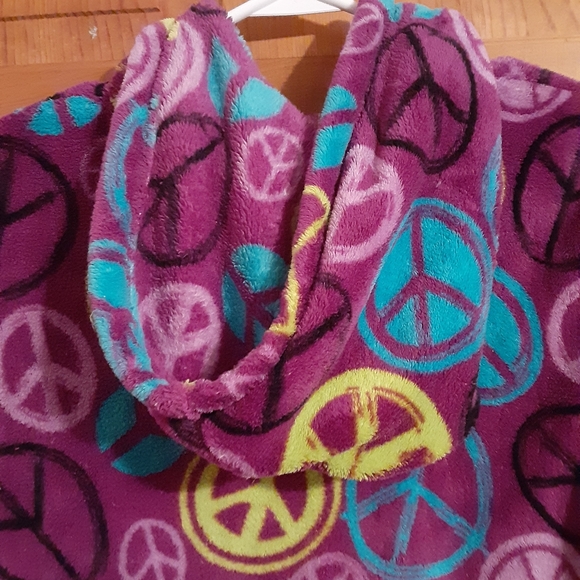 A purple zip up fleece - Picture 6 of 7